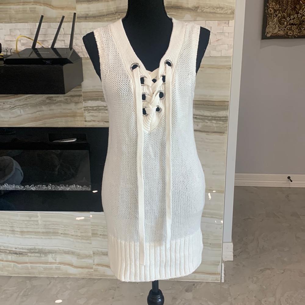 Lovers & Friends Cream Lace Up Tunic. Size S (912)‎